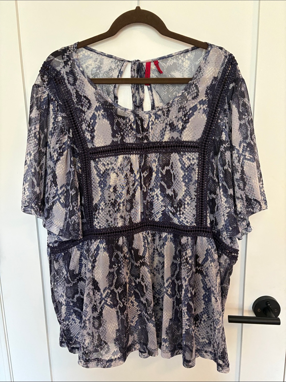 Love Scarlett Navy and Cream Snake-Print Tunic and navy tank. 1X women’s plus.
